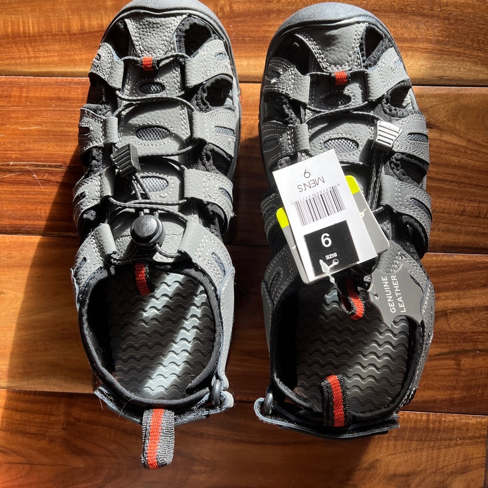 NEW! NEVER WORN Size 9 Men’s Eddie Bauer Tommy Water Shoes / Sandals